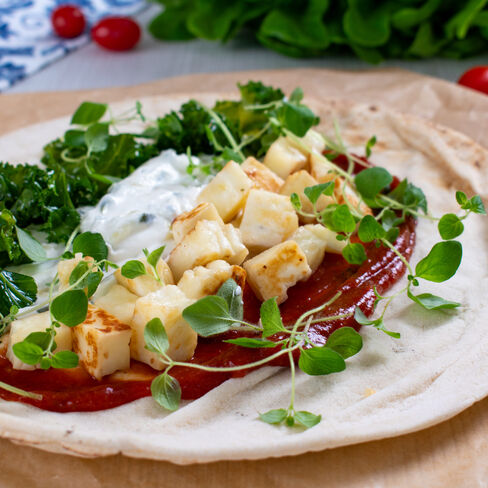 Flatbread halloumilla ja chili-paprikahillolla