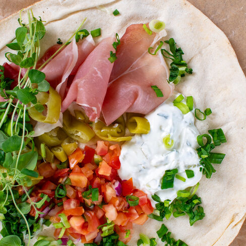 Flatbread ilmakuivatulla kinkulla ja pepperonilla