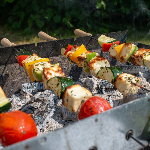 Värikkäät halloumi-vartaat